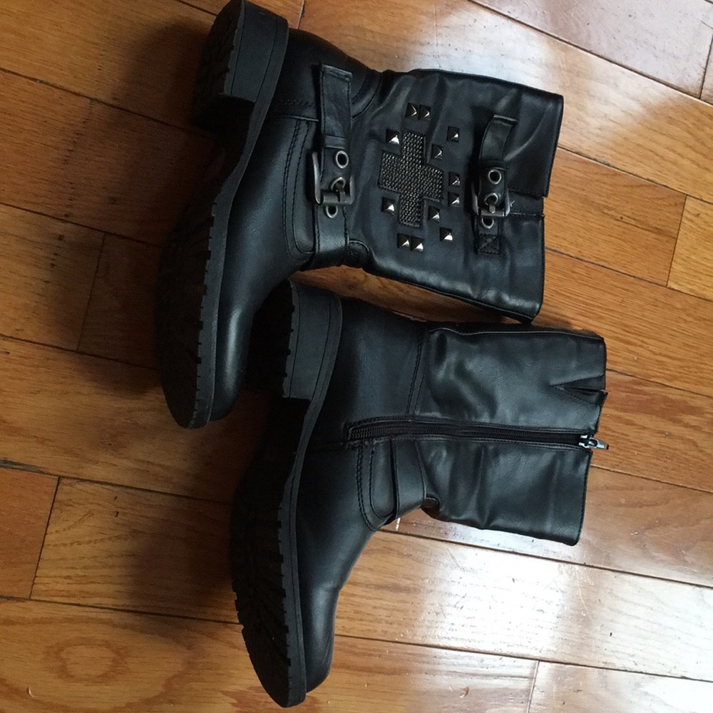 Boots - Picture 2 of 3